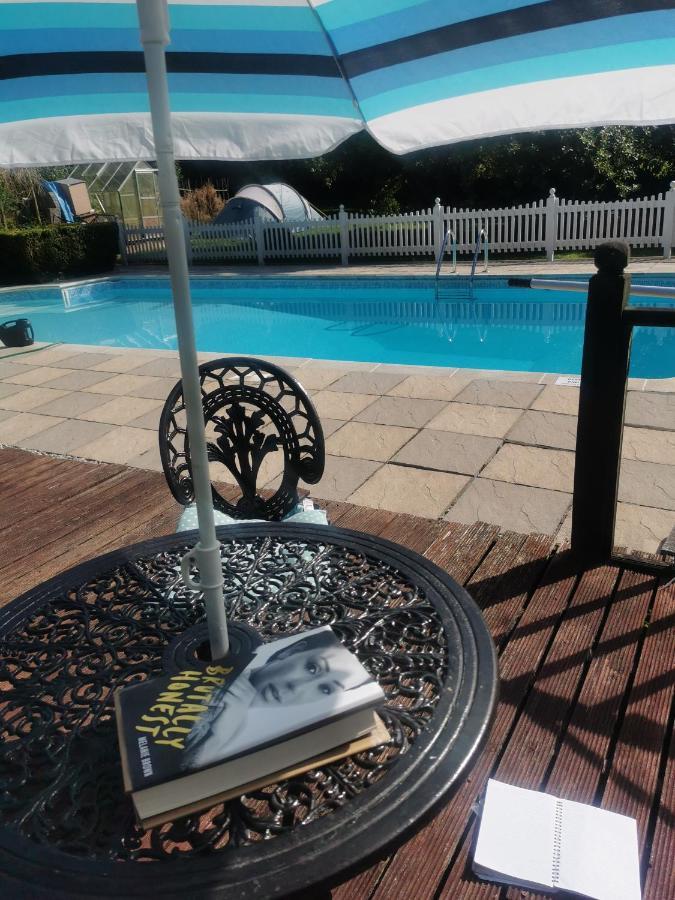 Captivating Isolde Cottage With Pool Near St Ives Camborne Kültér fotó